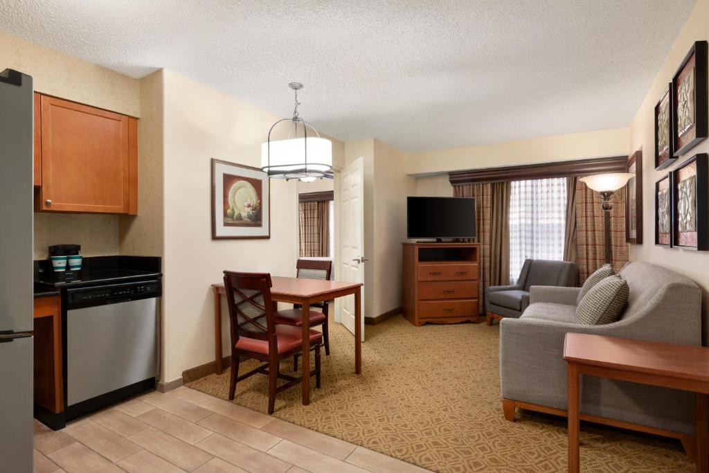 Homewood Suites by Hilton Dallas-Park Central Area image 10