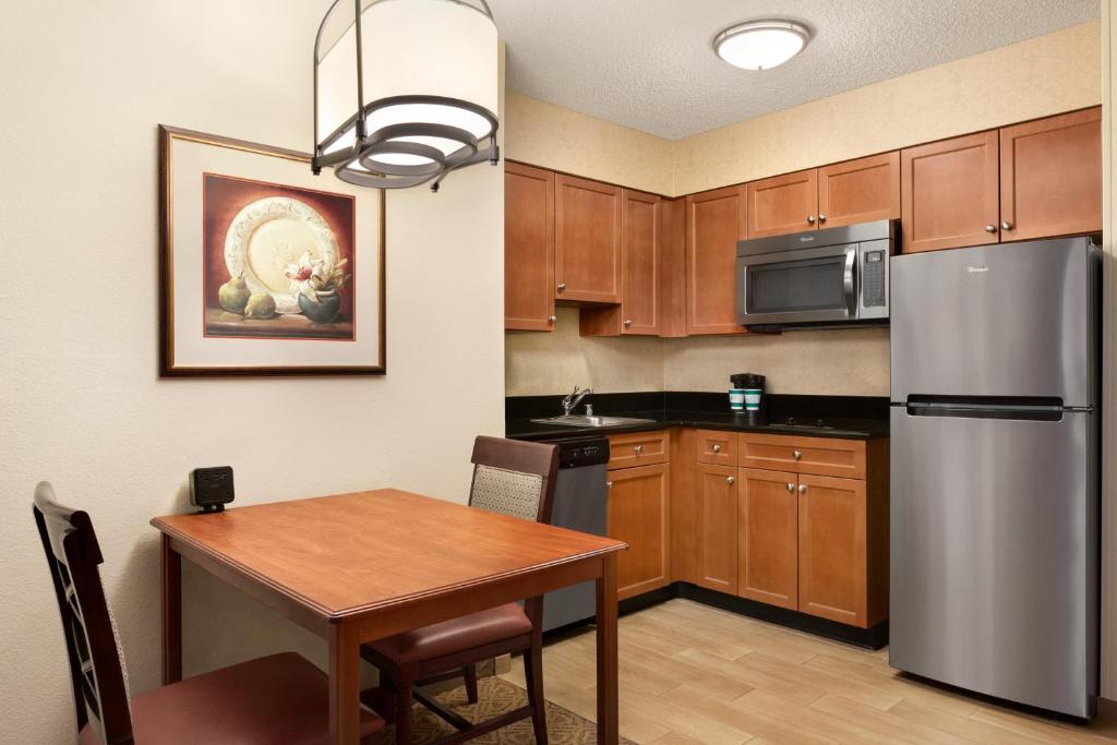 Homewood Suites by Hilton Dallas-Park Central Area image 8